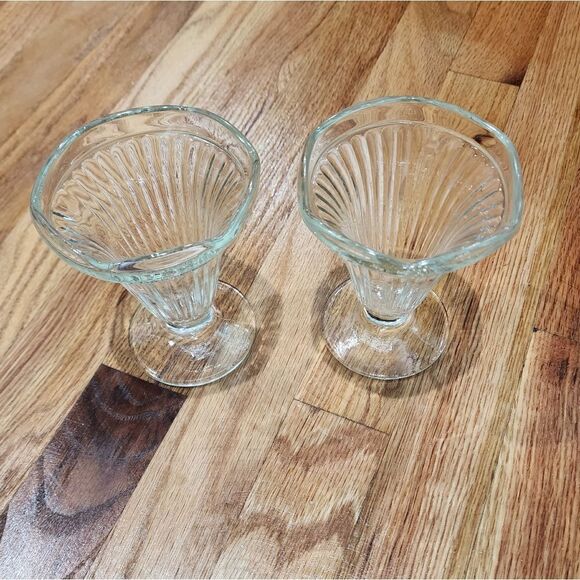 Set of 2 Vintage clear Ice Cream glasses/Sundaes/Old Fashioned Soda/4.5" tall - Picture 1 of 4